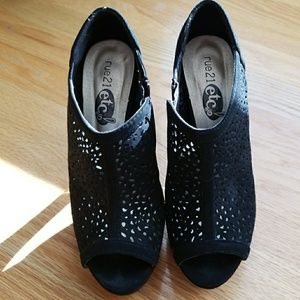 etc! Rue21 Black High Heels